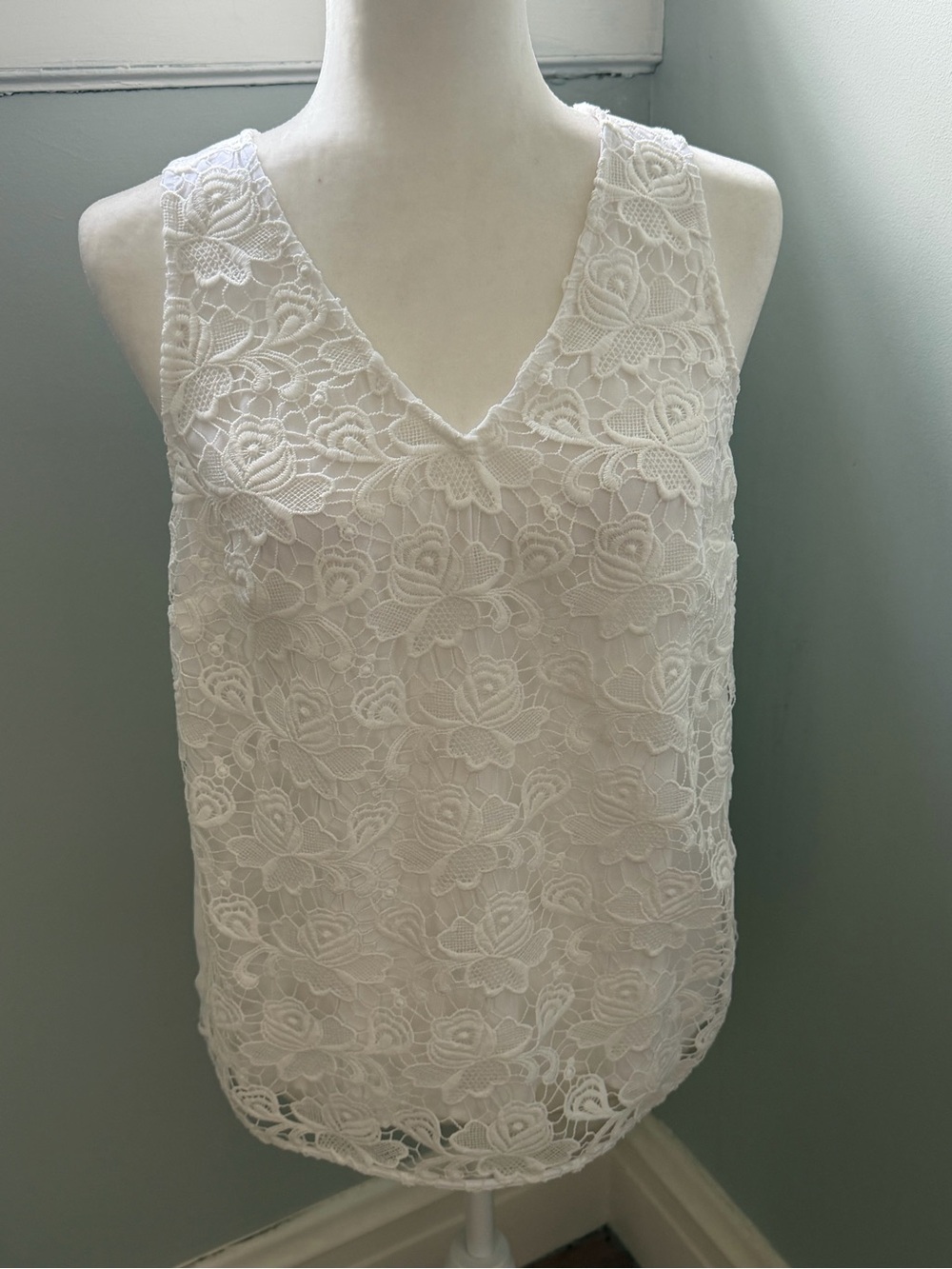 Banana Republic White Floral Lace Sleeveless Shell Top Small